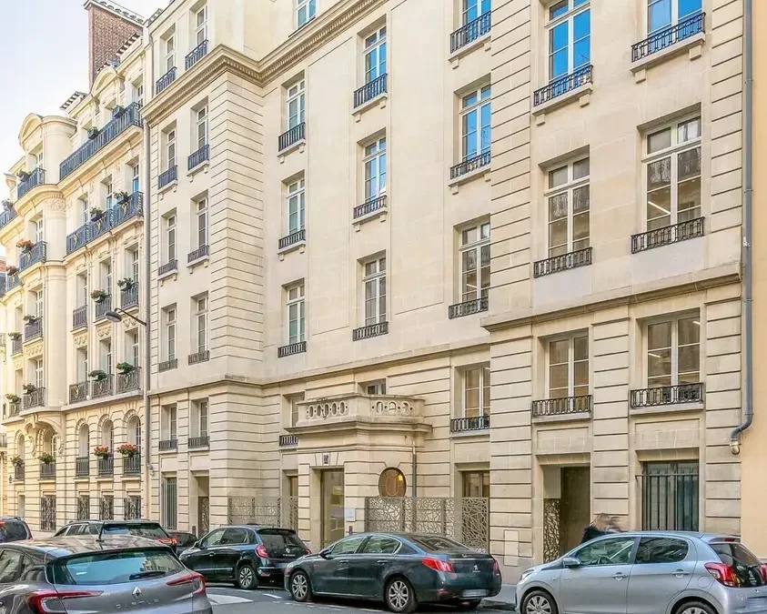 33 rue d’Artois PARIS 8